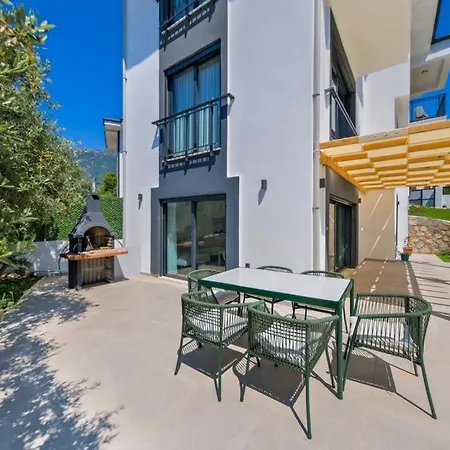 Arici Evi Delux Luxury With Indoor And Outdoor Pool