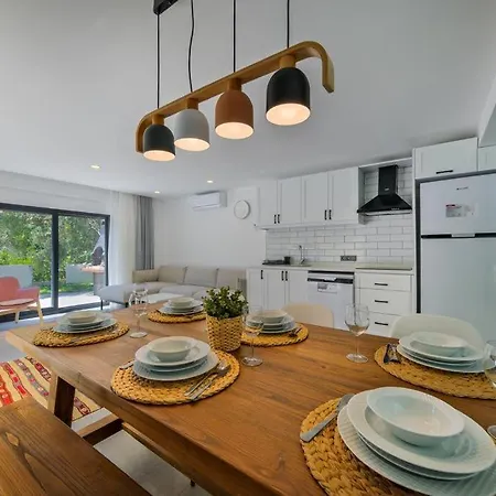 Arici Evi Delux Luxury With Indoor And Outdoor Pool