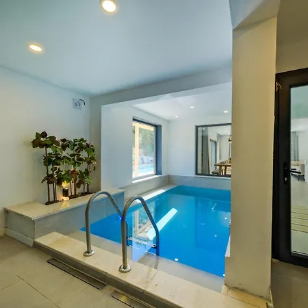 Arici Evi Delux Luxury With Indoor And Outdoor Pool וילה פאטהיה