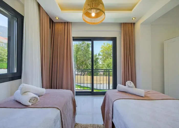 Arici Evi Delux Luxury With Indoor And Outdoor Pool Willa